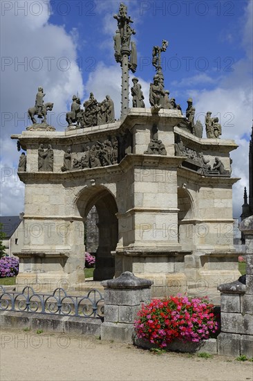 Calvary Calvaire, enclosed parish of Enclos Paroissial de Pleyben from the 15th to 17th century,
