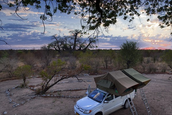 Tsumkwe, 13.11.2011, Camping under a Baobab in Namibia |Camping under a Baobab in Namibia. |