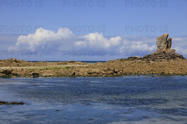 Keremma dunes with rock formations on the English Channel beach, Treflez, Finistere Penn-ar-Bed