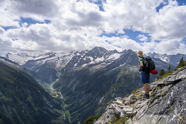Mountaineer on hiking trail, Berliner Hoehenweg, mountain panorama with mountain valley Zemmer