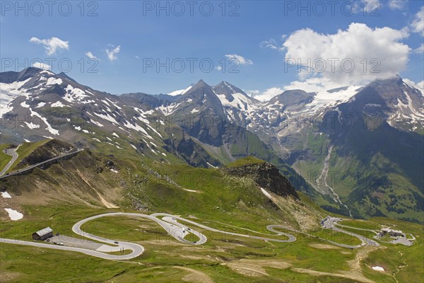 Serpentine curves on the Grossglockner High Alpine Road, Grossglockner-Hochalpenstrasse, scenic