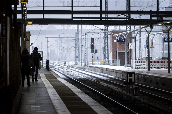 Only a few people are standing on the platform at Ostbahnhof. Today is the second day of the strike