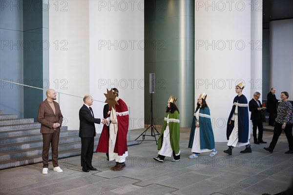 Federal Chancellor Olaf Scholz (SPD) pictured at the traditional reception for carol singers at the