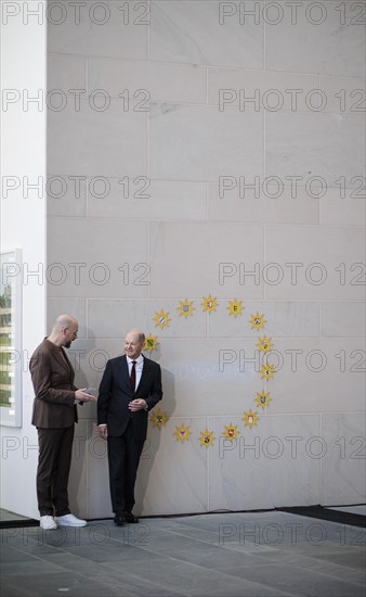 Federal Chancellor Olaf Scholz (SPD) pictured at the traditional reception for carol singers at the