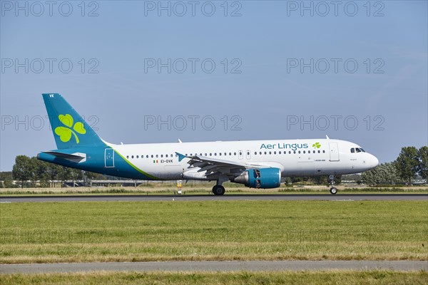 Aer Lingus Airbus A320-214 with registration EI-DVK lands on the Polderbaan, Amsterdam Schiphol