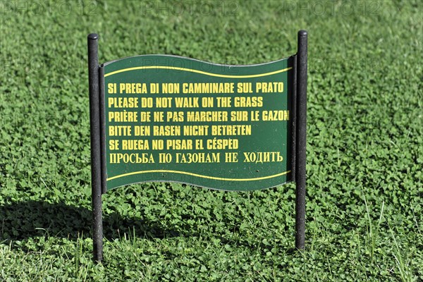 Sign with 6 languages, Please do not enter the lawn, Vatican Museums courtyard, Vatican, Rome,
