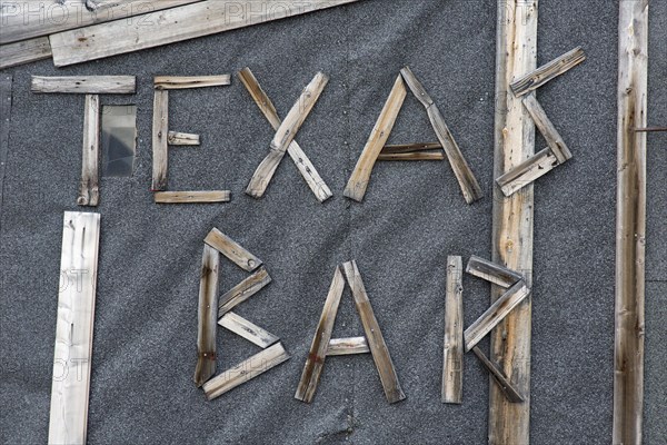 Texas Bar, old fur trapper cabin at Worsleyhamna, Liefdefjorden, Liefdefjord, Svalbard,