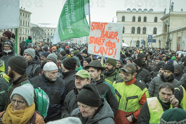 Demonstrators at the central rally, farmers' protest, Odeonsplatz, Munich, Upper Bavaria, Bavaria,