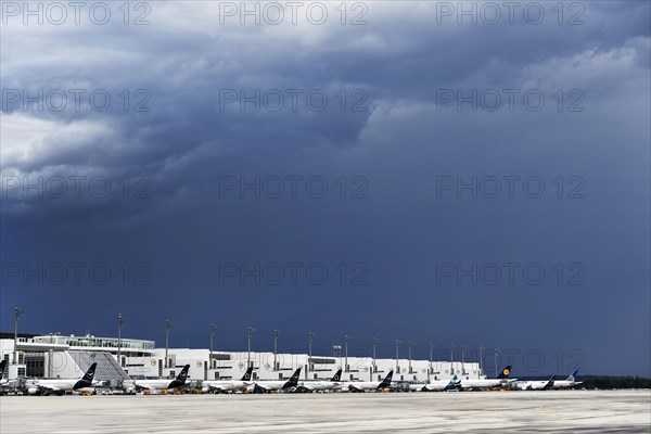Overview Lufthansa Airlines, Star Alliance, Air Dolomiti, United Airlines aircraft at check-in