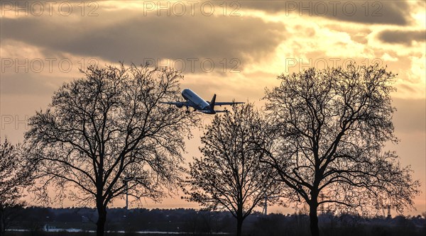 Schoenefeld, 28 March 2023, An Airbus A-320 takes off from BER Berlin Brandenburg Airport Willy