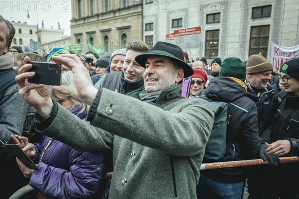 Vice President and Minister of Economic Affairs Hubert Aiwanger takes a selfie with a demonstrator
