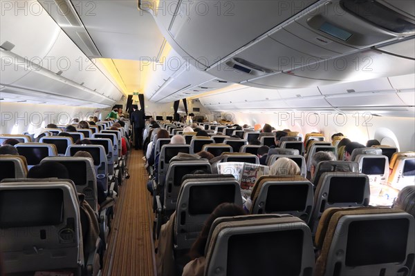 Interior view left Economy Class Airbus A 350 900 Singapore Airline, Munich Franz Josef Strauss