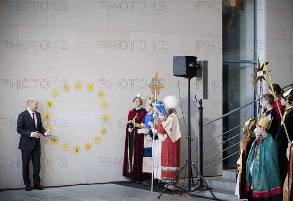 Federal Chancellor Olaf Scholz (SPD) pictured at the traditional reception for carol singers at the