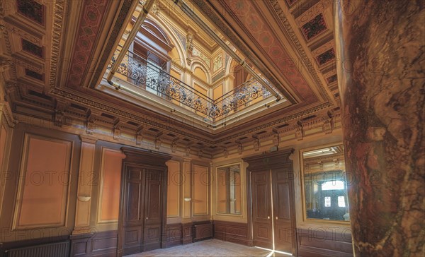 View of a magnificently decorated ceiling with columns and paintings, Villa Woodstock, Lost Place,