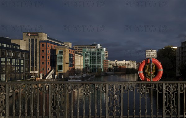 Germany, Berlin, 15.11.2023, View from the Lessing Bridge over the Spree to the Spreebogen Moabit,