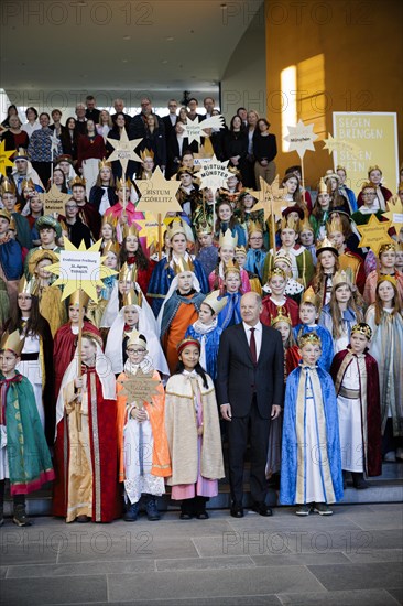Federal Chancellor Olaf Scholz (SPD) pictured at the traditional reception for carol singers at the