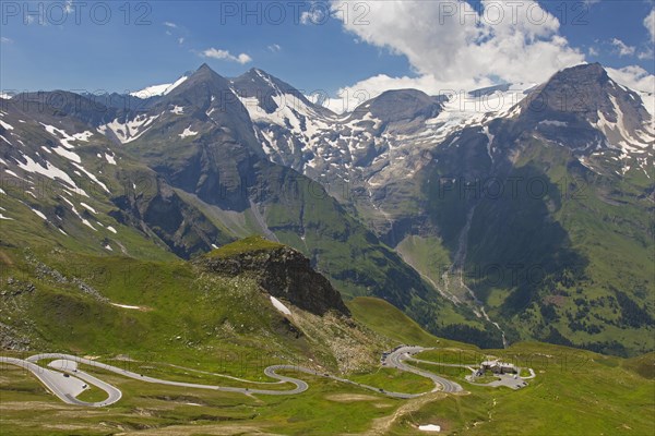 Serpentine curves on the Grossglockner High Alpine Road, Grossglockner-Hochalpenstrasse, scenic