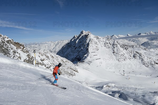 Skiers on the black ski route no. 41 from the Schwarze Schneid to the Seiterkarbahn,