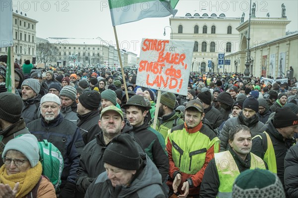 Demonstrators at the central rally, farmers' protest, Odeonsplatz, Munich, Upper Bavaria, Bavaria,