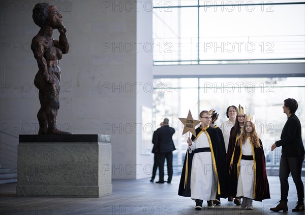 Federal Chancellor Olaf Scholz (SPD) pictured at the traditional reception for carol singers at the