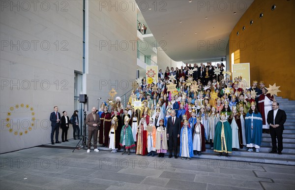 Federal Chancellor Olaf Scholz (SPD) pictured at the traditional reception for carol singers at the