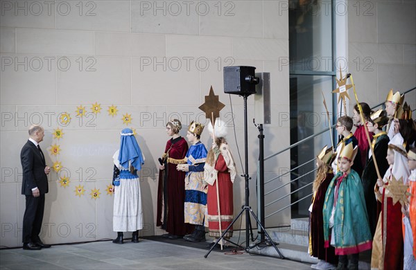 Federal Chancellor Olaf Scholz (SPD) pictured at the traditional reception for carol singers at the