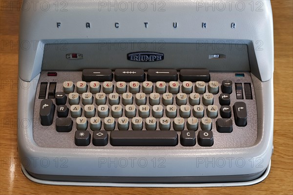 Historical invoicing machine, typewriter, calculating machine, office machine, office, calculating,