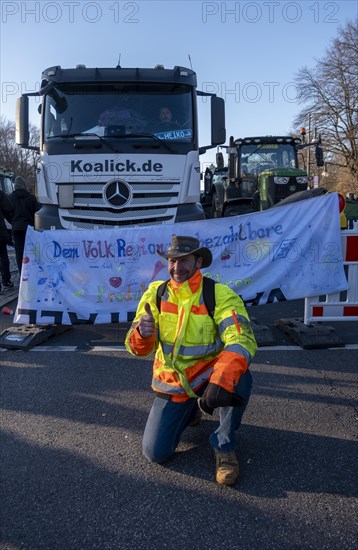 Germany, Berlin, 08.01.2024, Protest by farmers in front of the Brandenburg Gate, nationwide