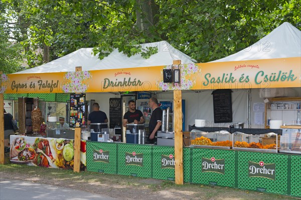 Food stalls with gyros and falafel, outdoor drink bar surrounded by trees, Tata, Totis, Lake Oereg,
