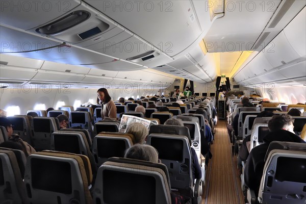 Interior view right Economy Class, Airbus A 350 900 Singapore Airline, Munich Franz Josef Strauss