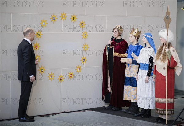 Federal Chancellor Olaf Scholz (SPD) pictured at the traditional reception for carol singers at the