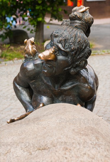 Bronze sculpture, statue, sculpture, sculpture, bronze witch grandmother Wadelinde, naked woman