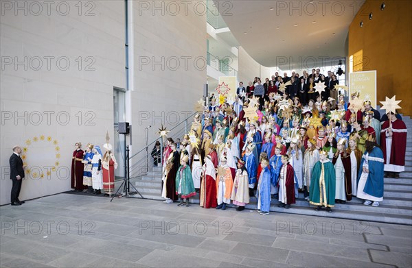 Federal Chancellor Olaf Scholz (SPD) pictured at the traditional reception for carol singers at the