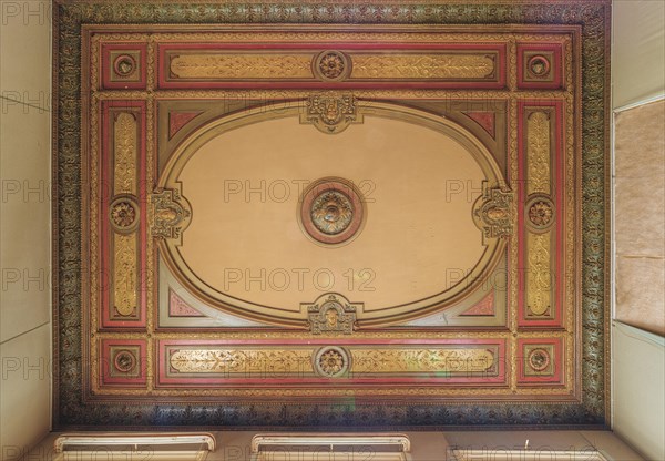 Detailed ceiling design with red and gold decorations in an elegant room, Villa Woodstock, Lost
