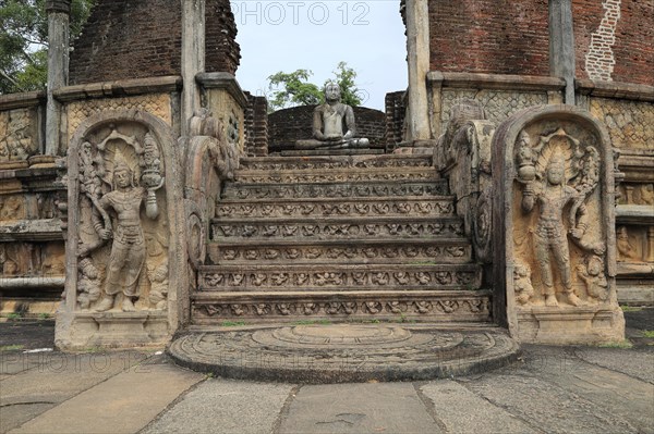 Seated Buddha in Vatadage building, The Quadrangle, UNESCO World Heritage Site, the ancient city of