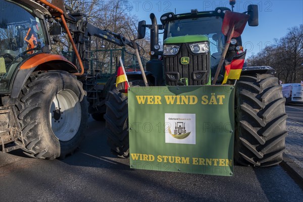 Germany, Berlin, 08.01.2024, Protest by farmers in front of the Brandenburg Gate, nationwide