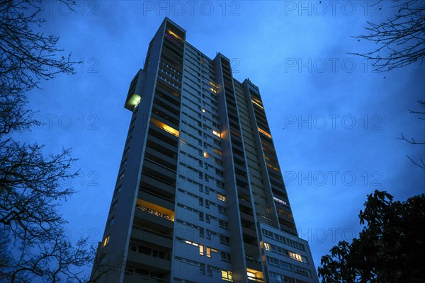 Tower block of the IDEAL building cooperative in Gropiusstadt. The rise in rents in German cities
