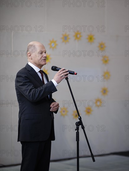 Federal Chancellor Olaf Scholz (SPD) pictured at the traditional reception for carol singers at the