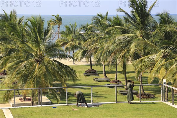 Amaya Beach Resort and Spa hotel, Pasikudah Bay, Eastern Province, Sri Lanka, Asia staff tending