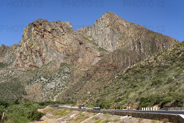 Mountain scenery along the scenic Route 62, R62, historical road from Robertson to Oudtshoorn,