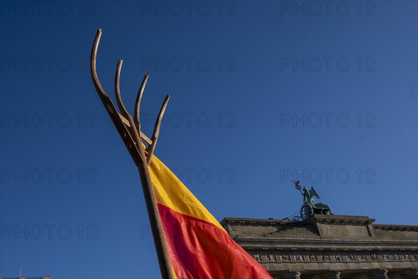 Germany, Berlin, 08.01.2024, Protest by farmers in front of the Brandenburg Gate, fork, fork,