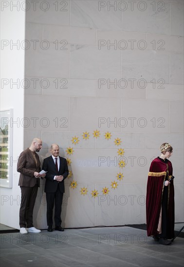 Federal Chancellor Olaf Scholz (SPD) pictured at the traditional reception for carol singers at the