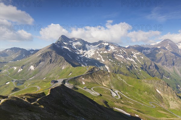 Serpentine curves on the Grossglockner High Alpine Road, Grossglockner-Hochalpenstrasse, scenic
