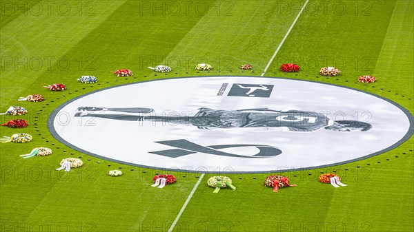 Banner with Franz Beckenbauer and wreaths of flowers, funeral service of FC Bayern Munich for Franz