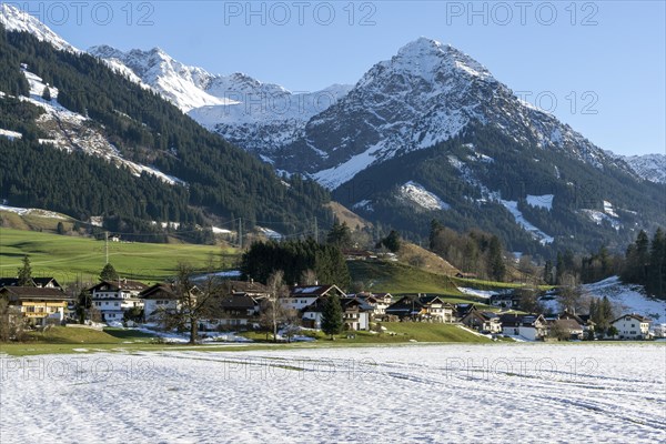 Fischen-Au, behind Entschenkopf and Rubihorn, Illertal, Oberallgaeu, Allgaeu, Bavaria, Germany,