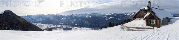 Winter mood, snow-covered landscape, snow-covered alpine peaks, view from the Schafbergalm to Lake