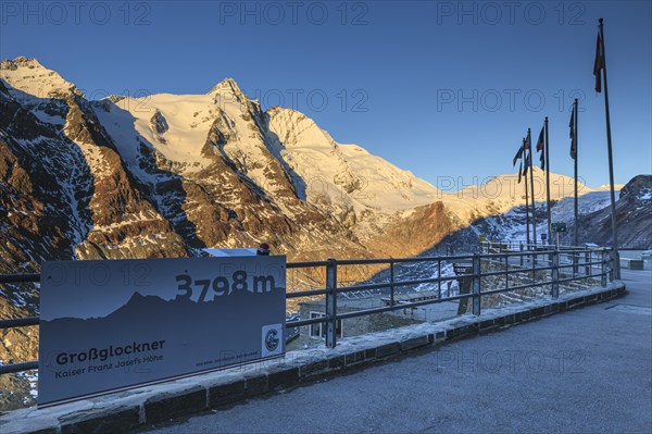 Viewing platform in front of a mountain peak in the morning light, autumn, Kaiser Franz Josefs