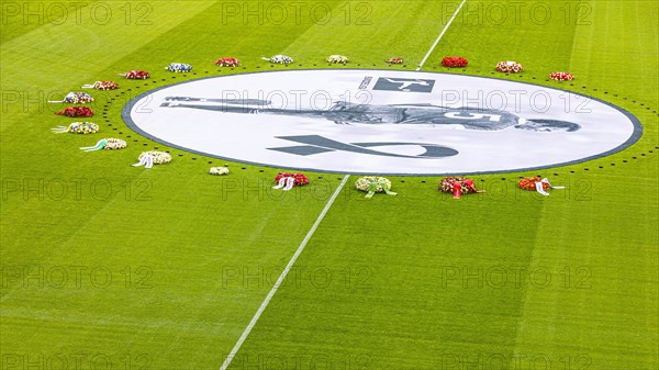 Banner with Franz Beckenbauer and wreaths of flowers, funeral service of FC Bayern Munich for Franz
