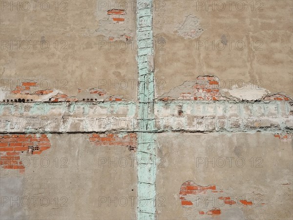Exposed steel in concrete structure