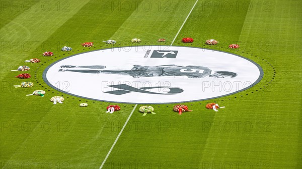 Banner with Franz Beckenbauer and wreaths of flowers, funeral service of FC Bayern Munich for Franz